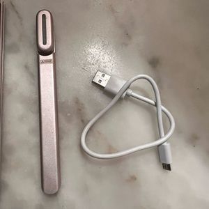 Solawave wand bought summer 2023. Used 2x No box but I have the books & charger